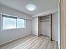 子供部屋：大きな窓がある洋室、明るく爽やかな空間です。（洋室4.0帖）