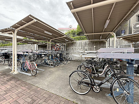 駐輪スペース有。近場のお出かけに自転車は断然便利
