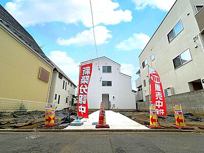 外観：前面道路含む現地写真