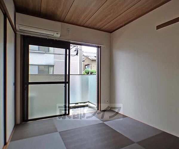 画像23:黒い琉球畳のお洒落な和室です。