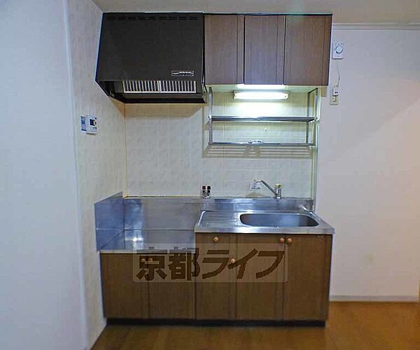 キッチン：ワイドサイズのキッチンです。