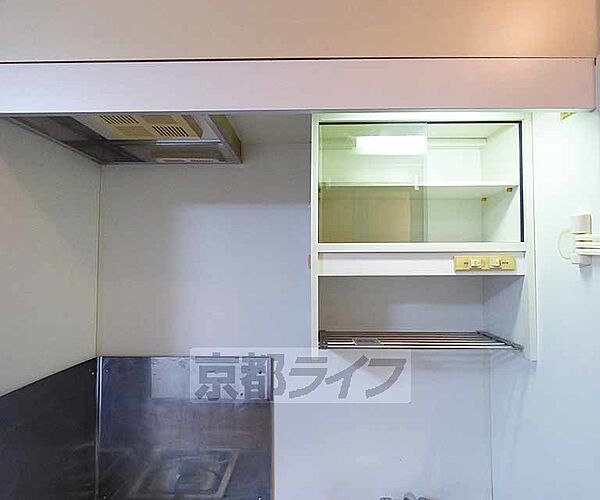 画像20:キッチン上にも棚が設置されています