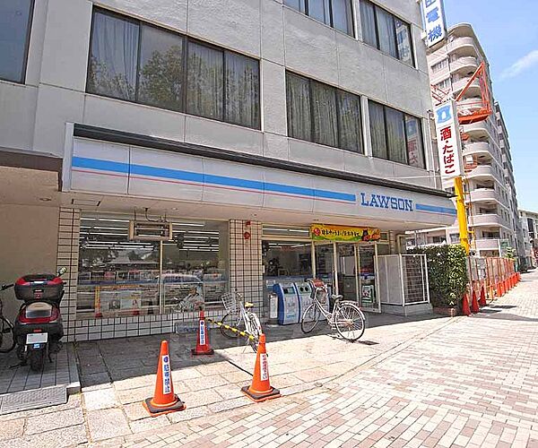 画像30:ローソン堀川寺ノ内店まで130m 堀川通に面してます。バス停の目の前でご利用しやすいですね。