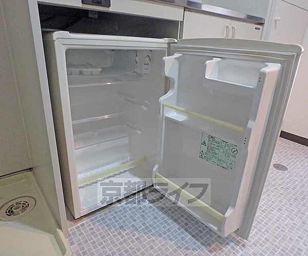 画像24:ミニ冷蔵庫です。