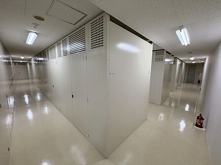 エレベーターや宅配ボックス、トランクルームやオートロックなど共有部充実で、安心してお住まい頂けます