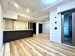 リブゼ横浜プリズムコート 203 3LDKのリビング/ダイニング