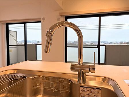 浄水器内蔵シャワー水栓を搭載していますので、専用の浄水器水栓も必要ありません。
