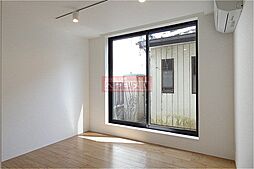 ＯＲＩＥＮＴＡＬ　ＡＰＡＲＴＭＥＮＴ 101 1階ワンルームのリビング/ダイニング