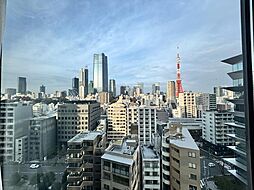 バルコニーからの眺望。所在階13階・北東向きで、開放感のある眺望が魅力のお部屋です。