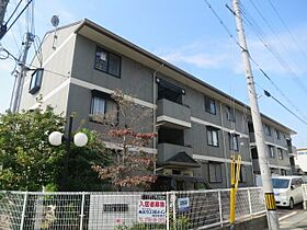 ヴィラパーク  ｜ 兵庫県伊丹市荒牧５丁目3番17号（賃貸マンション3LDK・1階・65.44㎡） その1