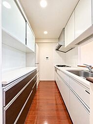 ※画像は実際の室内写真をもとに、現在の家具・調度品を削除しCG合成したもので、実際とは多少異なります。実際には現在ご使用の家具や家電などがあります。