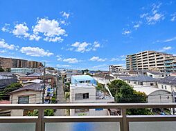 冬の澄んだ日には、遠く富士山を望むことも。バルコニーから眺める四季折々の表情も、この住まいの楽しみのひとつです。