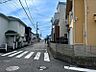 外観：交通量の少ない立地ですので、駐車が苦手な方もゆっくり出し入れできますね。