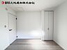 室内：2面採光の明るい居室