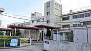 加須市立礼羽小学校（328m）