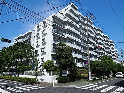 外観:総戸数126戸の新耐震基準施工のマンションです。2024年に大規模修繕工事を実施済み。 外観:総戸数126戸の新耐震基準施工のマンションです。2024年に大規模修繕工事を実施済み。