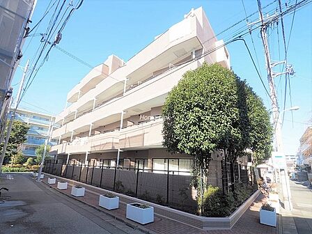 板橋区成増2丁目にある東京メトロ有楽町線・副都心線 地下鉄成増駅から徒歩5分の立地。5階のお部屋で70.72平米、3LDK。