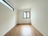 室内：【居室】シンプルな内装のお部屋です