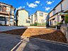 外観：【ブロンズサッシ・デザイン性】住まいの印象を引き締めるブロンズカラーのサッシを採用。一般的な建売住宅とはひと味違う、落ち着きと高級感を感じさせる外観・室内デザインです。