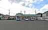 周辺：【ファミリーマート　伊勢原下落合店】964ｍ　駐車場が広いです。野菜も販売しています。安いです。