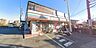 周辺：駐車場は店舗横と道路向かいに完備しています。食玩や小さい子が遊ぶおもちゃなどが多く売っていて面白いです。