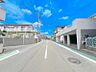 外観：道路から一段上がったところに家があるので、隣家や通行人と視線が合いません