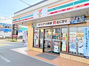 【セブンイレブン　今泉店】190ｍ　建て替えして駐車場がかなり広いです。大型車も駐車可能です。外に灰皿が設置されてて喫煙者には嬉しいです。