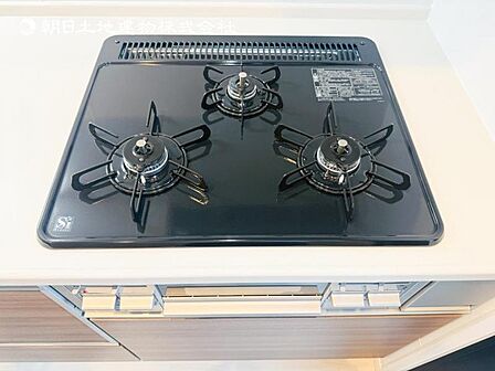 【三ツ口ガスコンロ】煮込み料理をする際にコンロが一つ塞がって他の料理ができなくて時間がかかる!そんな不満を解決してくれる3口コンロは他の調理ができるので捗ります!