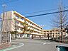 周辺：【海老名市立社家小学校】1330ｍ　ＪＲ社家駅から10分、田んぼの真ん中に聳え立つ小学校です。