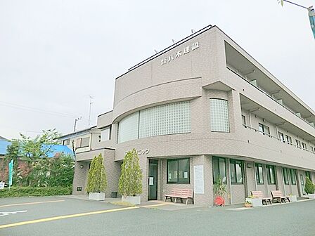 【荻野クリニック】160m　駐車場が広いので停めやすいです。本当に親身にお話を聞いてくださいます。