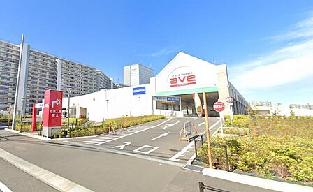 【エイビイ　海老名店】280ｍ　コストコに雰囲気が似ています。他の野菜、魚も肉もこれでもかとケースに積まれていて品揃えが凄いです。