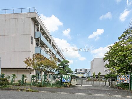 【海老名市立海西中学校】530ｍ　部活動が盛んです。駅から近く地域の人との交流も多いです。