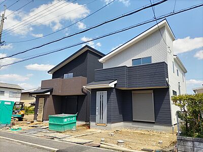 外観:前面道路と高低差がありません。前面道路広いです 外観:前面道路と高低差がありません。前面道路広いです