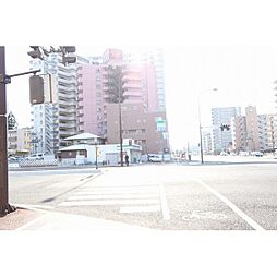 コンビニ「ファミリーマート二十人町店まで128ｍ」