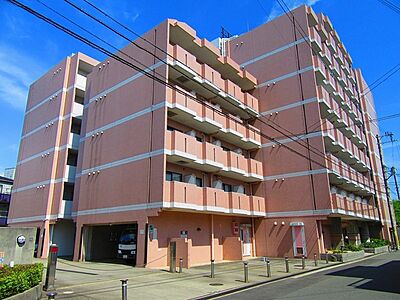 外観:RC造の重厚な外観 外観:RC造の重厚な外観