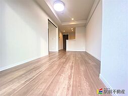 adorable 405 4階1LDKのリビング/ダイニング