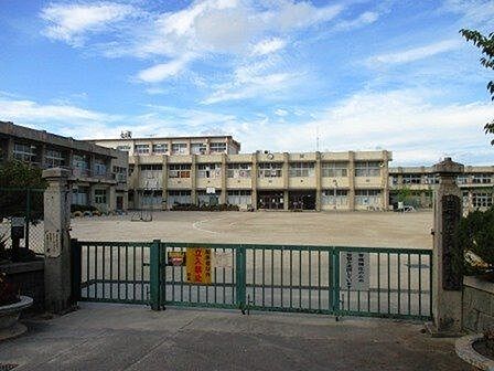 矢作東小学校岡崎市矢作町にある公立の小学校です! 810m