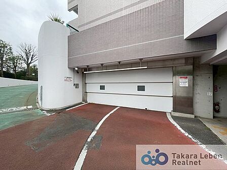 敷地内駐車場1住戸1台確保(使用細則要確認)