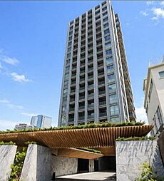複数路線利用可能な「九段下」駅から徒歩約5分の好立地。充実の設備・仕様で心地良く過ごせる新築未入居。