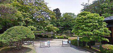 もみじ公園 徒歩11分。 810m