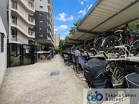 敷地内駐輪場（使用細則要確認）※AIにて青空加工をした画像となります