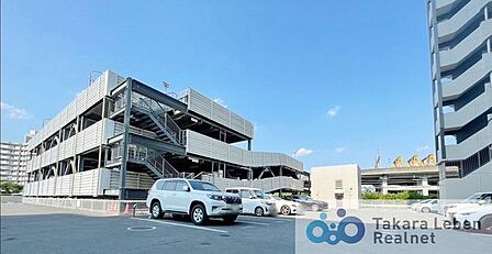 【敷地内駐車場】平置式と自走式、合わせて146台収容可能（車種制限有/使用細則要確認）