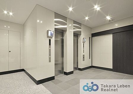 カメラモニター付きのエレベーター。だれが利用しているか目に見えてわかるのはセキュリティー対策として嬉しいですね。