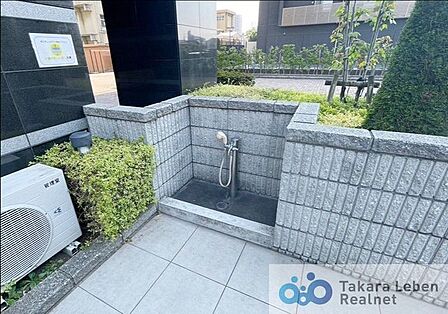 お散歩帰りに便利なペットの足洗い場を設置。（飼育細則有）