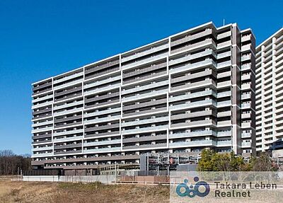 外観:穏やかな環境に佇む本マンションは、都市では得がたい開放感あふれる暮らしをお楽しみいただけます。外観デザインもスマートなラインで気品に溢れ、優しさの中にも格調の高さが感じられます。 外観:穏やかな環境に佇む本マンションは、都市では得がたい開放感あふれる暮らしをお楽しみいただけます。外観デザインもスマートなラインで気品に溢れ、優しさの中にも格調の高さが感じられます。