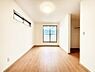室内：ウォークインクローゼットがあるお部屋！季節ごとの入れ替えも不要で便利です。 