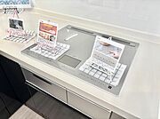 IHクッキングヒーターは天板の調理面がフラットなので調理後はサッと一拭きするだけ！