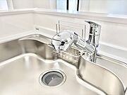 いつでも清潔なおいしいお水を。一つの水栓で水道水と浄水を使い分け。