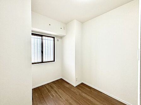 窓からのやさしい光が心地よいプライベートルーム
