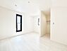 室内：ウォークインクローゼットがあるお部屋！季節ごとの入れ替えも不要で便利です。 